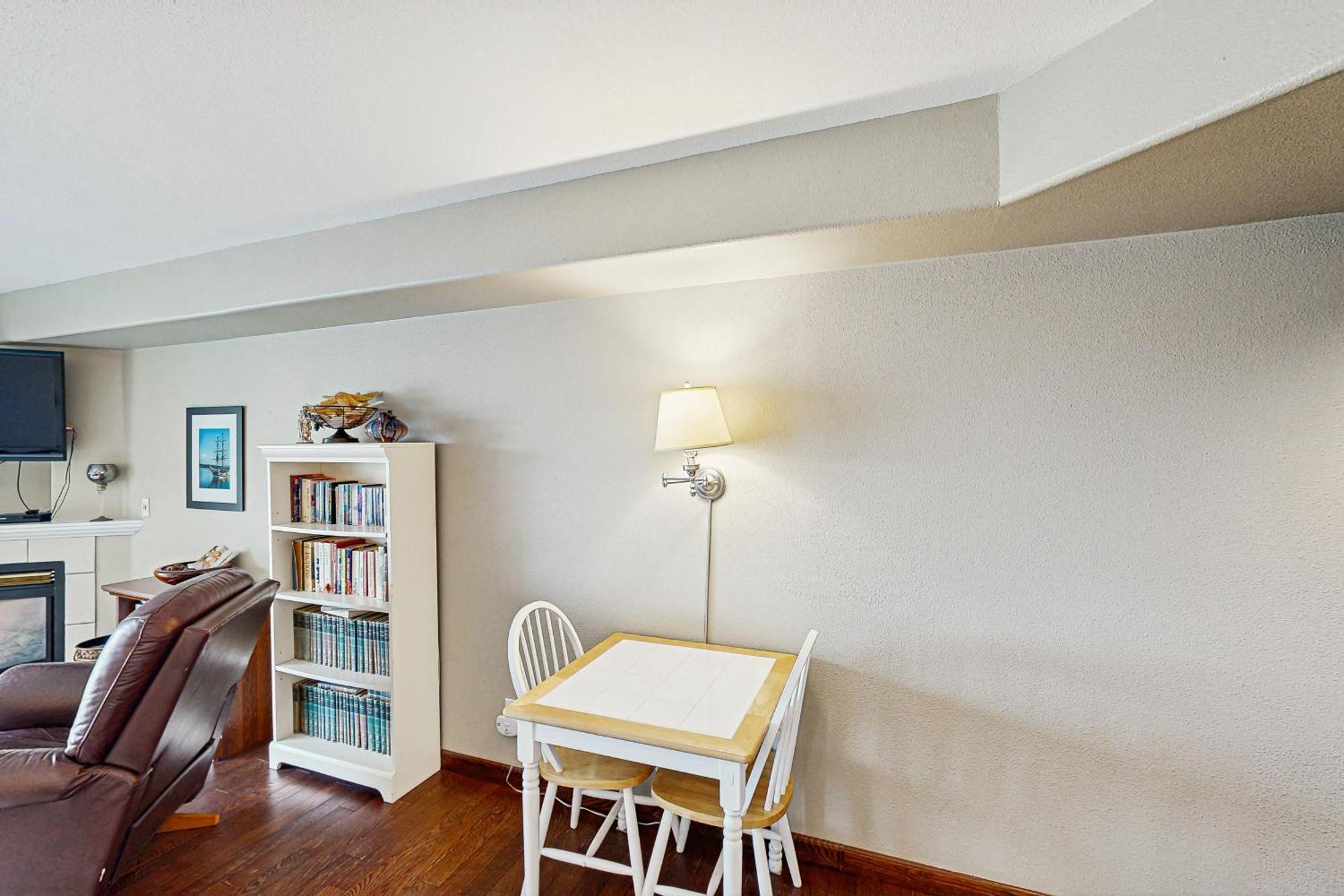 Waters Edge Apartment Salishan Beach Bilik gambar